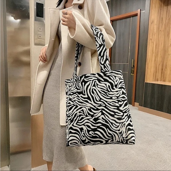 3/$30 LARGE ZEBRA TOTE BAG BLACK WHITE COMMUTER TRAVEL MINIMALIST CHIC FABRIC - Picture 15 of 16